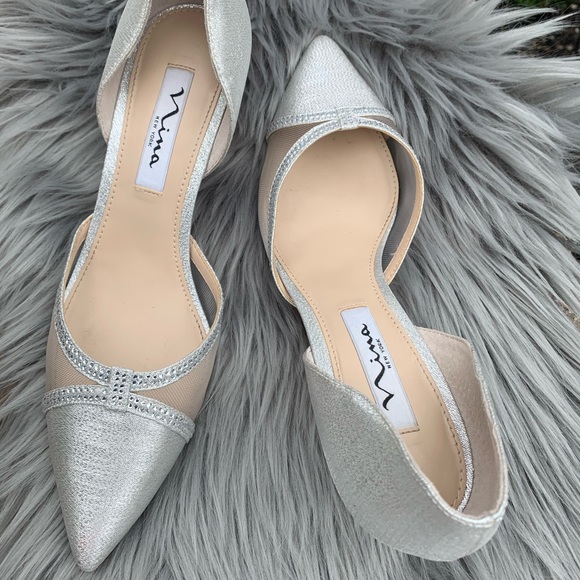 NWOT Nina silver dress shoe with rhinestones - Picture 5 of 5